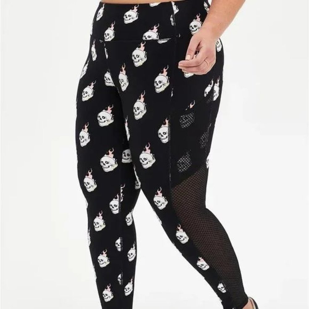 NWT Torrid Flaming Skull Active Leggings 2X